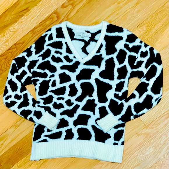 Ann Taylor LOFT Animal Print Cow Black Cream Pullover Sweater V Neck Size XS - Picture 2 of 8
